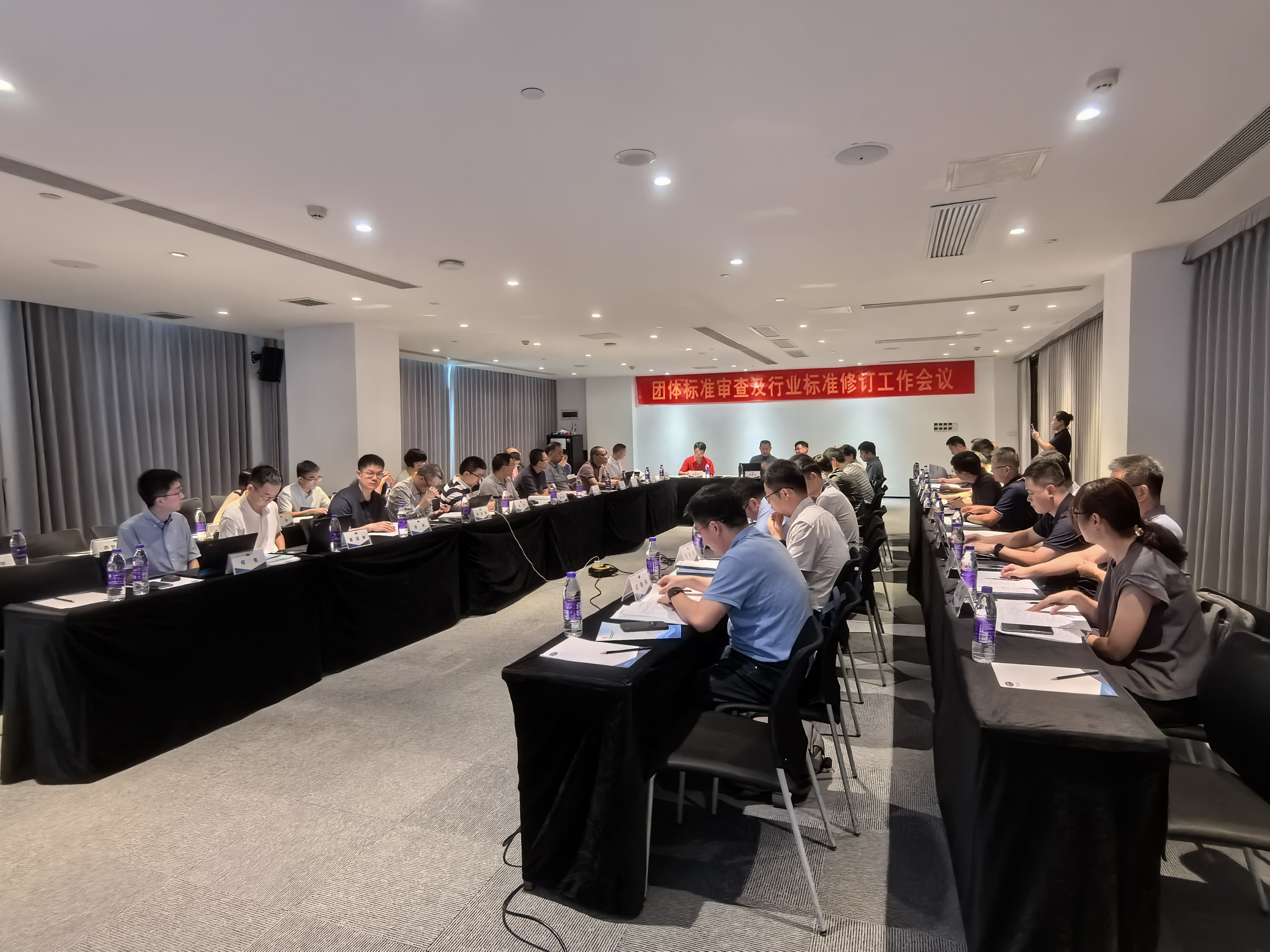 Together with over 50 petrochemical experts, Kenflo organized a successful petroleum and chemical industry standards review and revision meeting